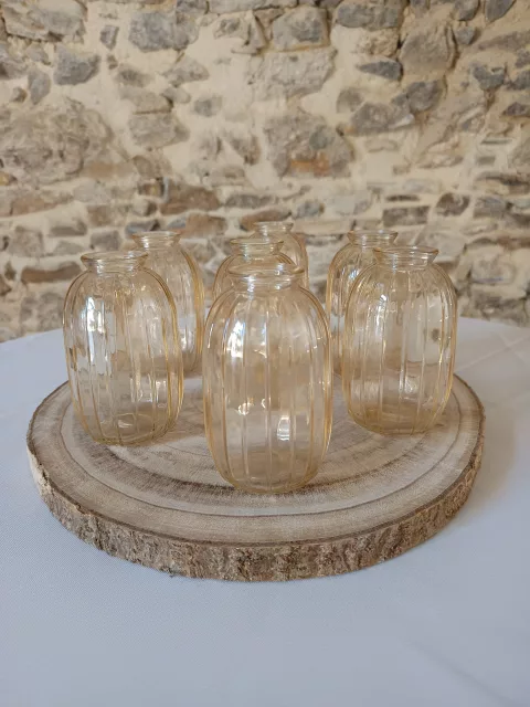7 Vases à disposer sur table de réception