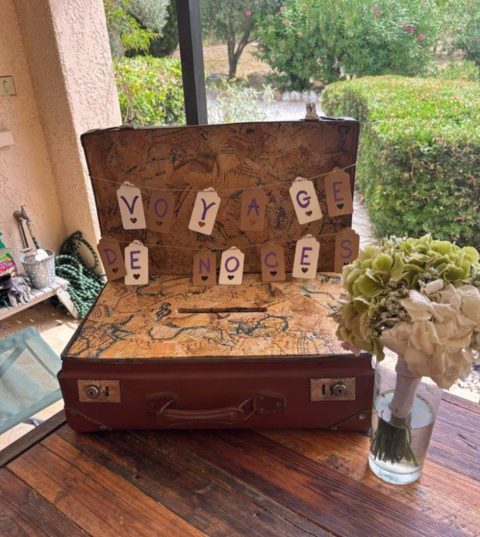 Valise transformée en urne pour mariage